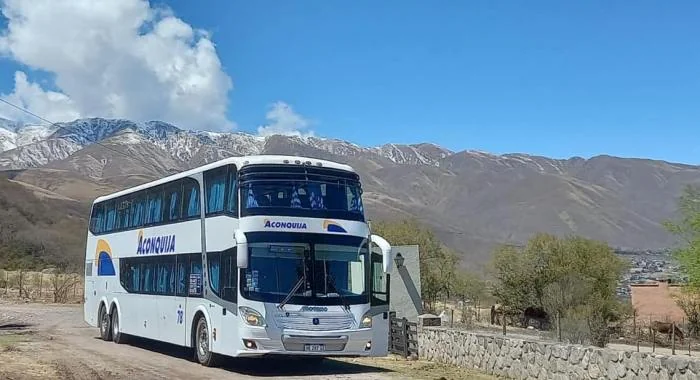 Colectivo Aconquija en paisaje de nieve